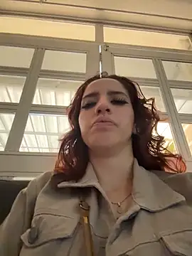 Snapshot of elodie_rouge chatting on 06/19/26, 12:33 elodie rouge online show from 06/19/26, 12:33