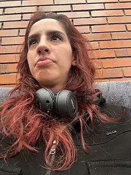 Snapshot of elodie_rouge chatting on 05/29/26, 12:11 elodie rouge online show from 05/29/26, 12:11