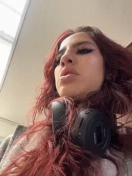 Snapshot of elodie_rouge chatting on 05/18/26, 11:48 elodie rouge online show from 05/18/26, 11:48