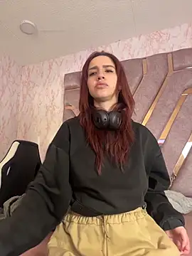 Snapshot of elodie_rouge chatting on 04/07/26, 12:07 elodie rouge online show from 04/07/26, 12:07