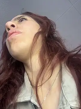 Snapshot of elodie_rouge chatting on 05/30/26, 12:11 elodie rouge online show from 05/30/26, 12:11