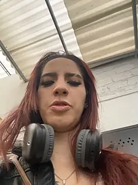Snapshot of elodie_rouge chatting on 06/26/26, 11:38 elodie rouge online show from 06/26/26, 11:38