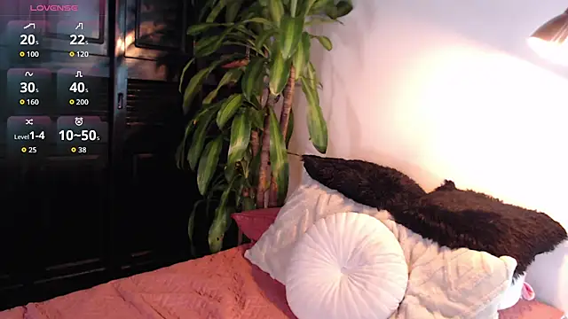 Snapshot of Mia_Volkova_ chatting on 05/22/26, 04:05 Mia Volkova online show from 05/22/26, 04:05