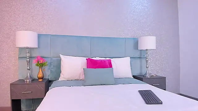 nela moretti online show from 04/12/26, 01:36