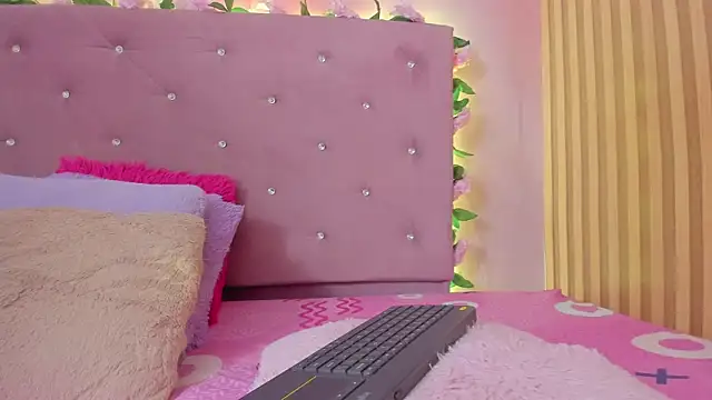 lovely  kiss   online show from 06/08/26, 06:19