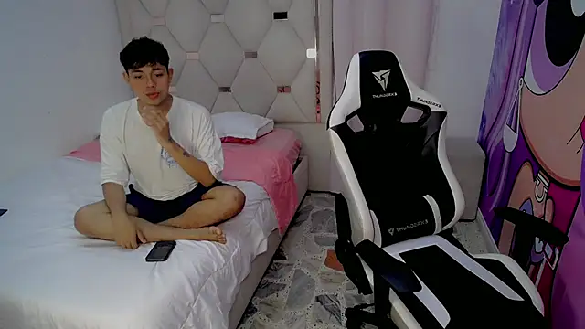 Snapshot of Maxwell_boys chatting on 02/05/26, 03:46 Maxwell boys online show from 02/05/26, 03:46