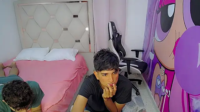 Snapshot of Maxwell_boys chatting on 02/15/26, 03:07 Maxwell boys online show from 02/15/26, 03:07