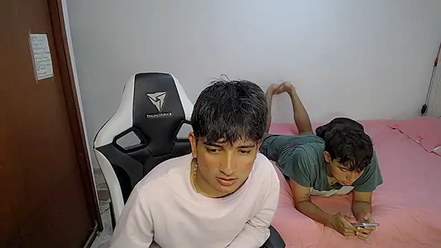 Snapshot of Maxwell_boys chatting on 03/03/26, 03:24 Maxwell boys online show from 03/03/26, 03:24