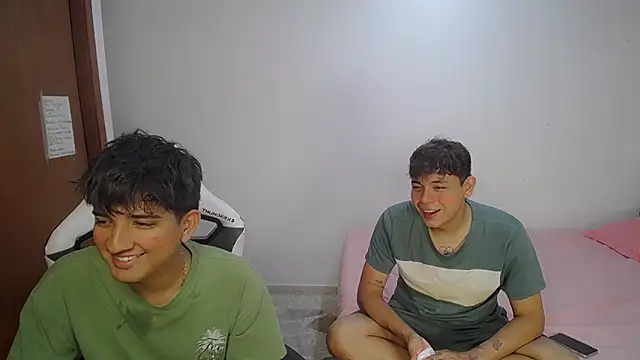 Snapshot of Maxwell_boys chatting on 03/02/26, 03:29 Maxwell boys online show from 03/02/26, 03:29