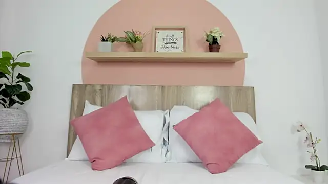 Snapshot of ivette_swan chatting on 02/17/26, 12:13 ivette swan online show from 02/17/26, 12:13