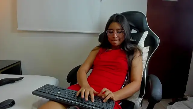 Snapshot of ivette_swan chatting on 02/11/26, 12:43 ivette swan online show from 02/11/26, 12:43