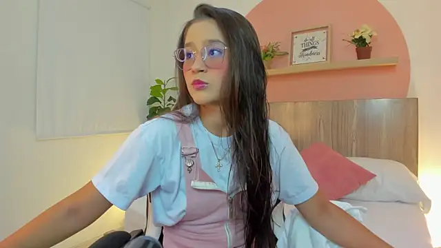 ivette swan online show from 04/14/26, 07:19