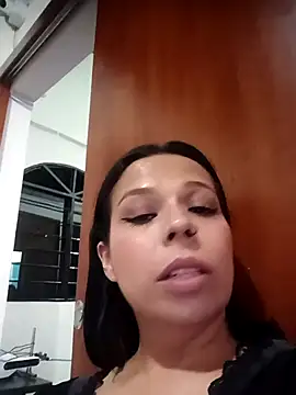 Snapshot of RossyAlvarez chatting on 07/14/26, 02:05 RossyAlvarez online show from 07/14/26, 02:05