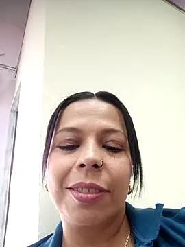 Snapshot of RossyAlvarez chatting on 06/19/26, 07:41 RossyAlvarez online show from 06/19/26, 07:41