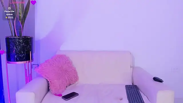 Emma collins01 online show from 04/18/26, 03:42