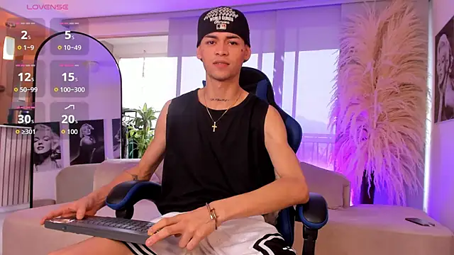 Snapshot of LennerCollins_ chatting on 05/25/26, 12:48 LennerCollins online show from 05/25/26, 12:48