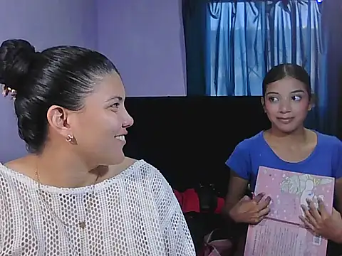 Violetta-Helena online show from 04/05/26, 06:03