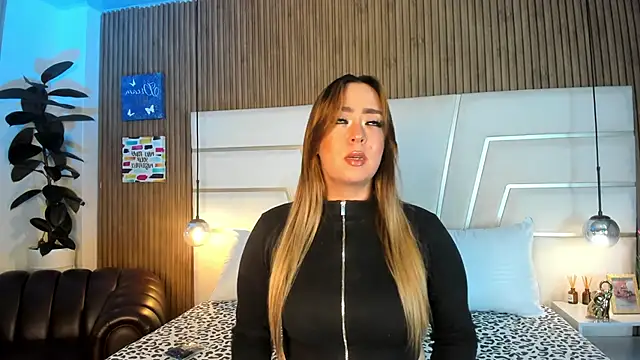 Xara Shadow online show from 04/10/26, 12:06