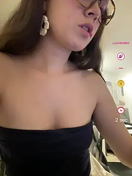 Snapshot of Raven__5 chatting on 06/18/26, 02:10 Raven 5 online show from 06/18/26, 02:10