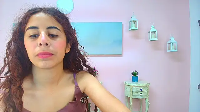 Snapshot of scarlett_clyde chatting on 06/19/26, 12:44 scarlett clyde online show from 06/19/26, 12:44