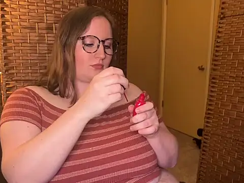 lucycomestrue online show from 04/20/26, 08:32