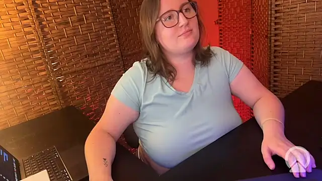 lucycomestrue online show from 06/06/26, 10:26