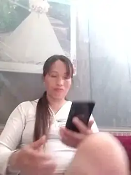 Snapshot of Gummiesu chatting on 05/21/26, 04:54 Gummiesu online show from 05/21/26, 04:54