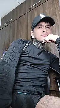 Snapshot of milo_boy98 chatting on 02/05/26, 03:24 milo boy98 online show from 02/05/26, 03:24