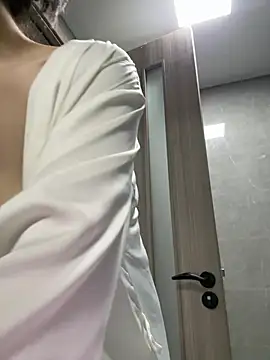 Snapshot of Cheating-wife chatting on 06/04/26, 01:27 Cheating-wife online show from 06/04/26, 01:27