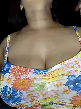 Snapshot of Haseen-beauty chatting on 02/21/26, 07:05 Haseen-beauty online show from 02/21/26, 07:05