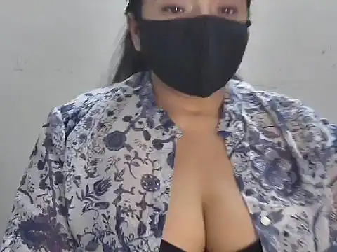 Snapshot of GaggingGirl_ chatting on 05/27/26, 11:01 GaggingGirl online show from 05/27/26, 11:01