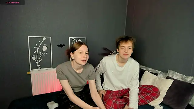 Lola Raivis  online show from 02/15/26, 07:35