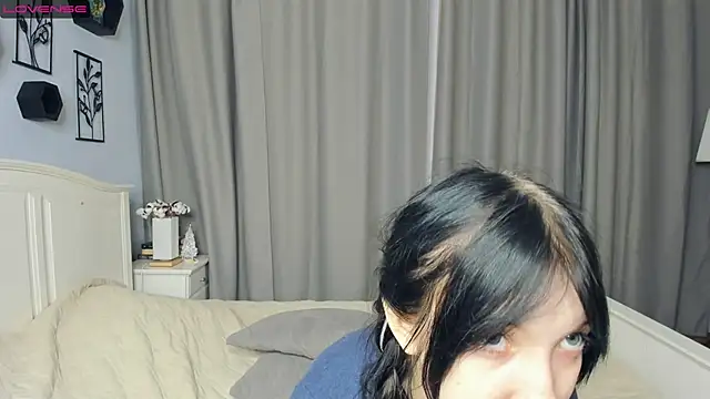 Snapshot of RoxanneComisky chatting on 02/10/26, 08:24 RoxanneComisky online show from 02/10/26, 08:24