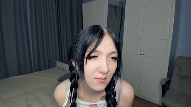 Snapshot of RoxanneComisky chatting on 02/15/26, 04:17 RoxanneComisky online show from 02/15/26, 04:17