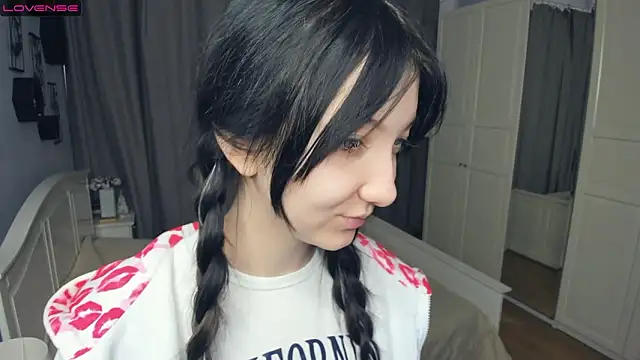 Snapshot of RoxanneComisky chatting on 02/09/26, 08:01 RoxanneComisky online show from 02/09/26, 08:01