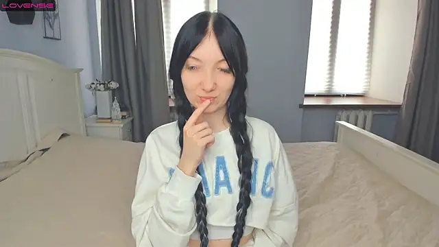 Snapshot of RoxanneComisky chatting on 02/06/26, 08:43 RoxanneComisky online show from 02/06/26, 08:43