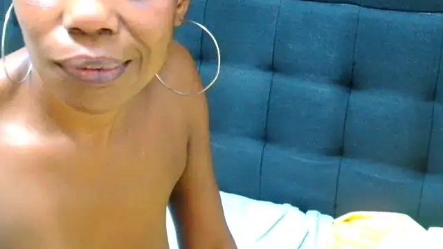Snapshot of EbonyEmpressMilf chatting on 05/21/26, 08:55 EbonyEmpressMilf online show from 05/21/26, 08:55