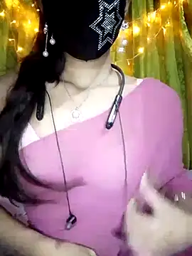 Snapshot of Maliha_Chowdhury chatting on 05/08/26, 06:12 Maliha Chowdhury online show from 05/08/26, 06:12