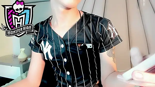 Miss-Saraii online show from 04/07/26, 02:30