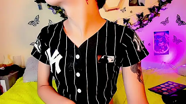 Miss-Saraii online show from 04/13/26, 02:43