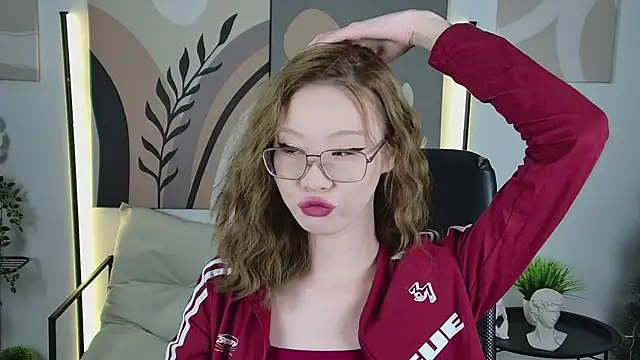 Snapshot of SarahRice chatting on 02/11/26, 04:40 SarahRice online show from 02/11/26, 04:40