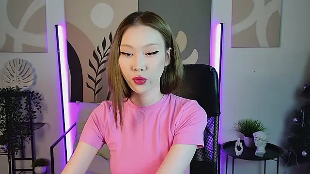 Snapshot of SarahRice chatting on 02/27/26, 04:18 SarahRice online show from 02/27/26, 04:18