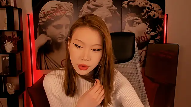 Snapshot of SarahRice chatting on 02/16/26, 05:00 SarahRice online show from 02/16/26, 05:00