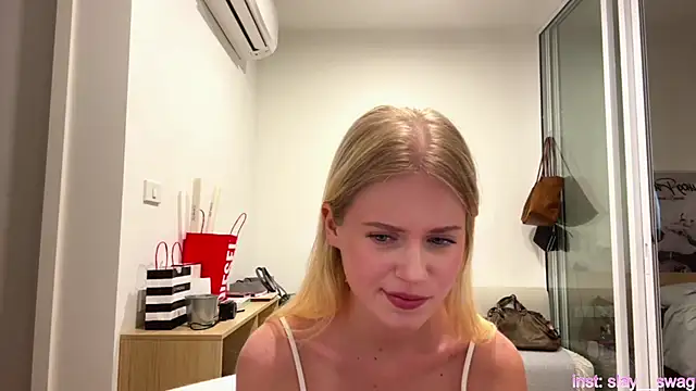 Snapshot of Slay_Swag chatting on 02/17/26, 10:12 Slay Swag online show from 02/17/26, 10:12