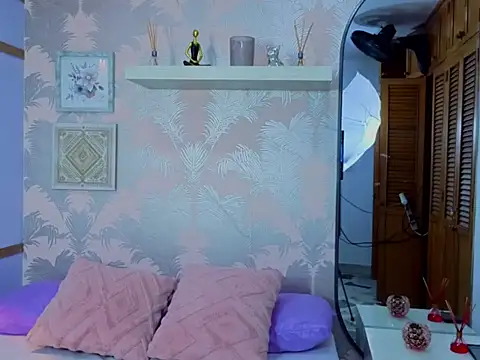 Emma Thompssonn online show from 02/13/26, 12:16