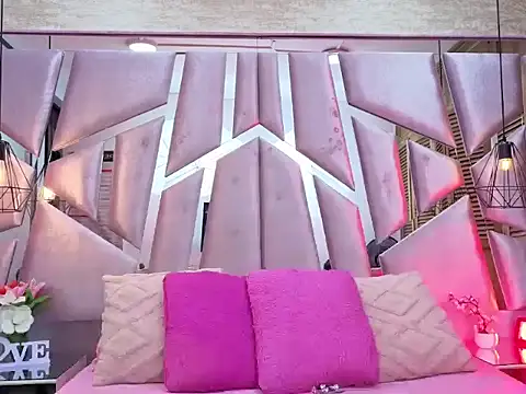 Emma Thompssonn online show from 04/14/26, 12:10