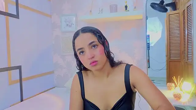 Emma Thompssonn online show from 03/10/26, 11:47