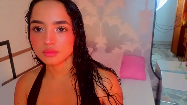 Emma Thompssonn online show from 05/18/26, 11:59