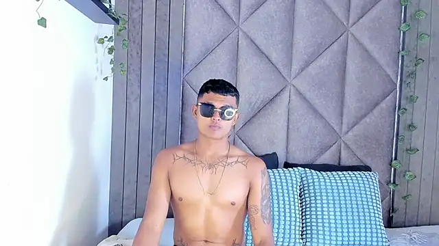 AndrewKenoxx  online show from 03/12/26, 07:29