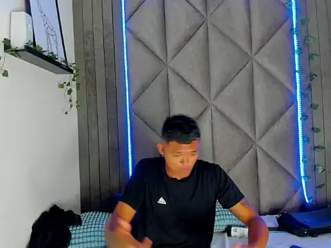 AndrewKenoxx  online show from 03/08/26, 02:04